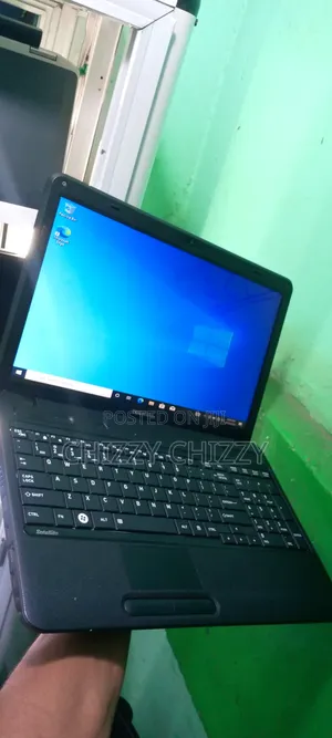 Laptop Toshiba Satellite C655 4GB Intel Core I3 HDD 320GB
