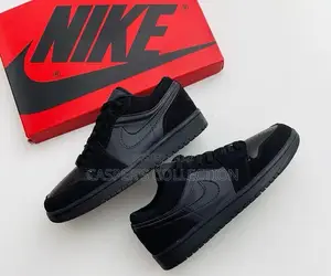 Air Jordan 1 Low ( Triple Black)