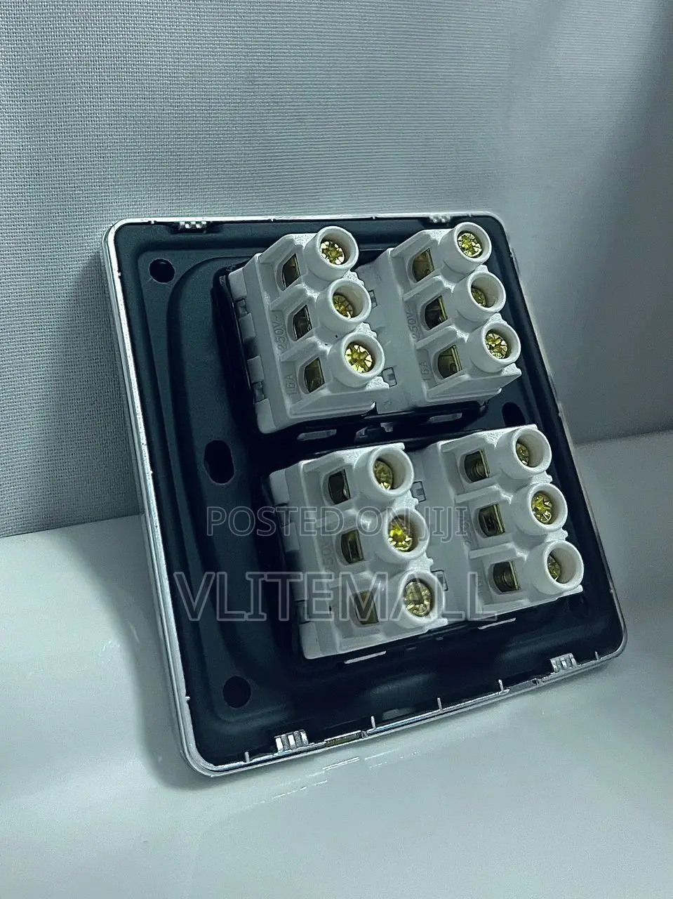 Smart Wall Valbona Chrome Socket