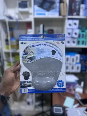 Mouse Pad With Gel Wrist Support