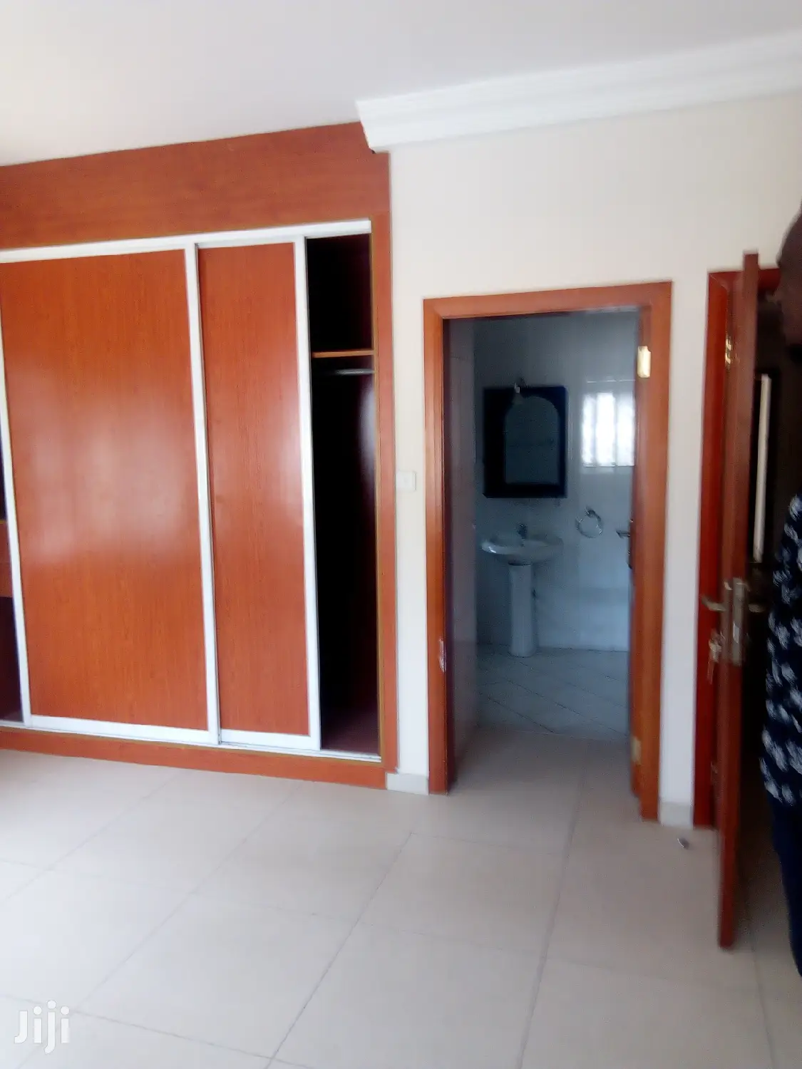 3bdrm Apartment in North Ridge for rent