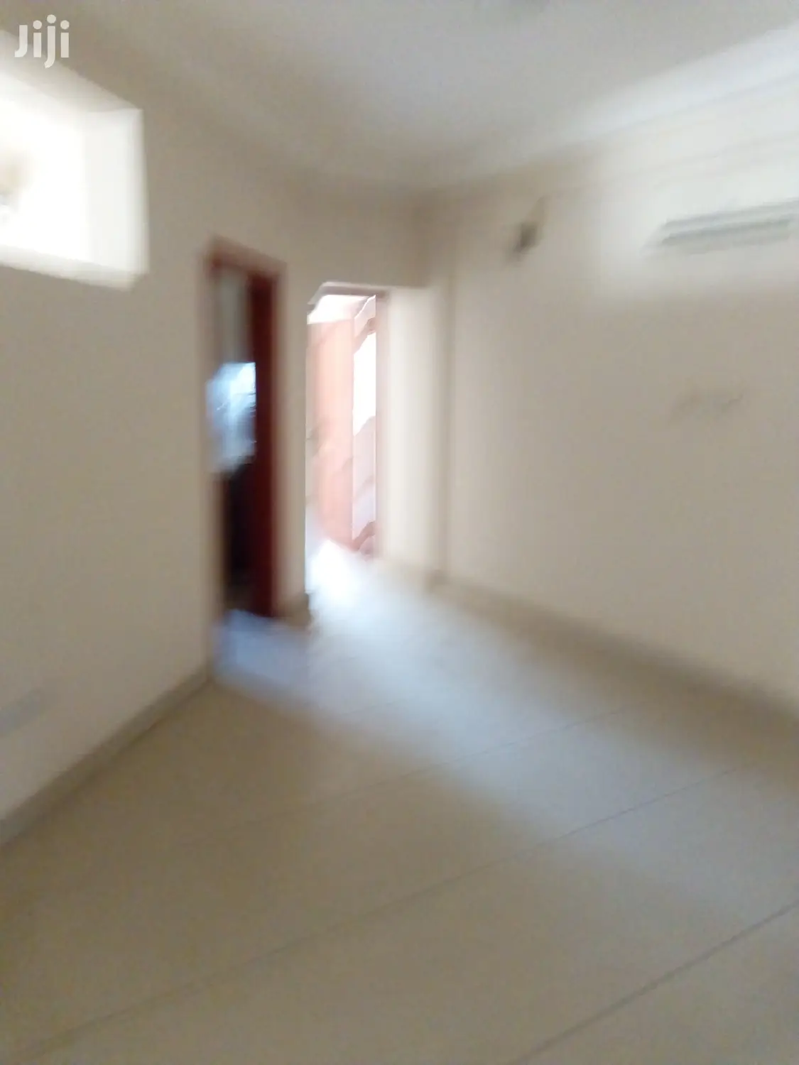 3bdrm Apartment in North Ridge for rent