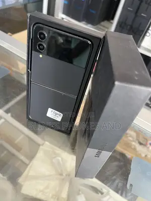 New Samsung Galaxy Z Flip4 256 GB Black