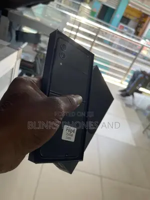 New Samsung Galaxy Z Flip4 256 GB Black