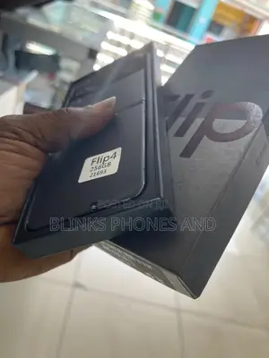 New Samsung Galaxy Z Flip4 256 GB Black