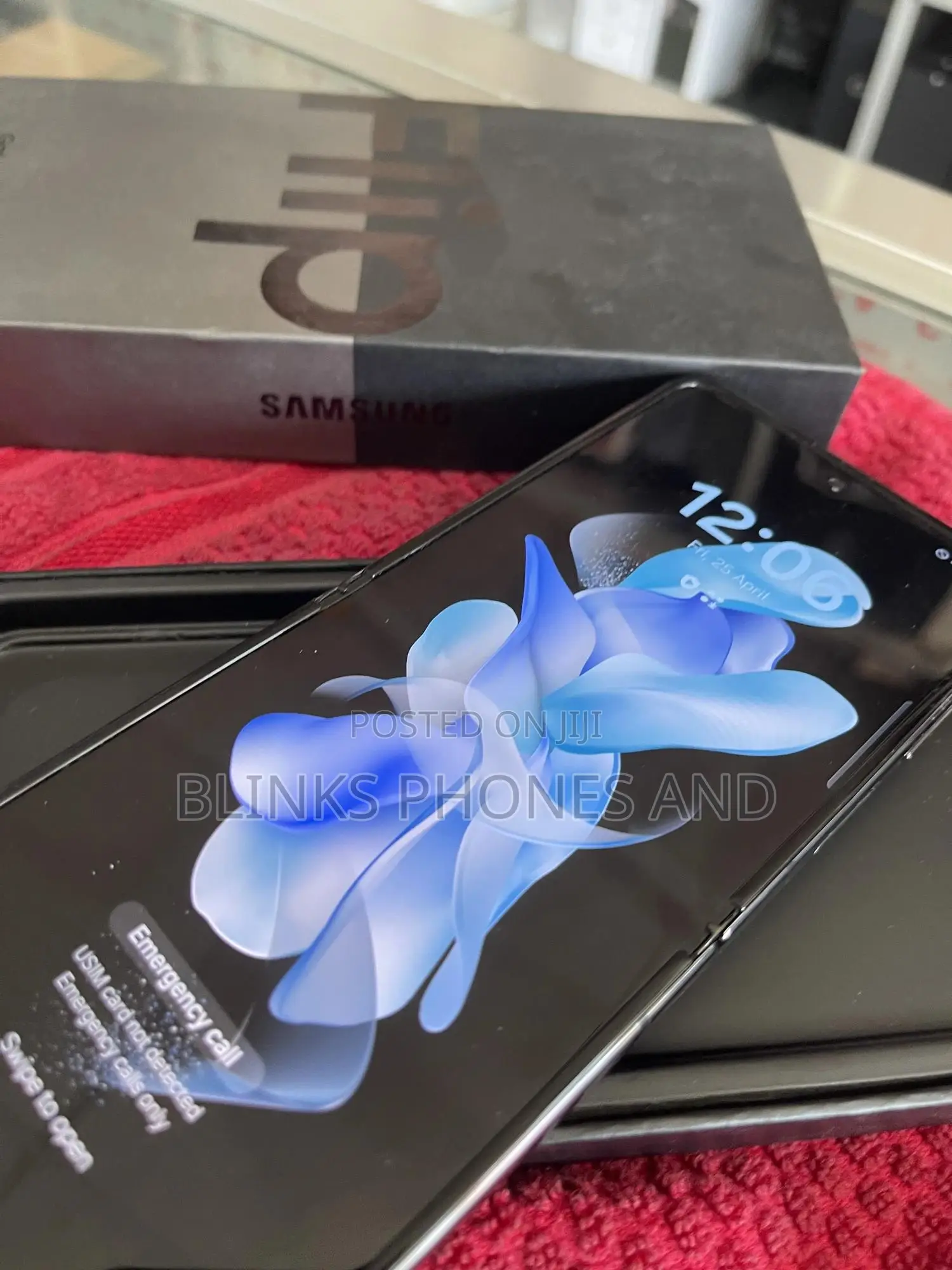 New Samsung Galaxy Z Flip4 256 GB Black