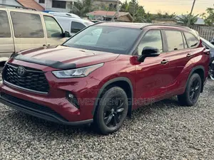 Toyota Highlander XLE AWD 2024 Red
