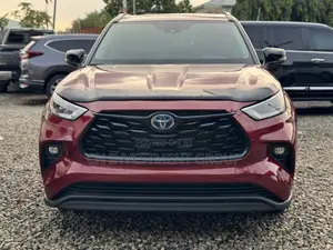 Toyota Highlander XLE AWD 2024 Red