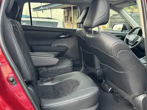 Toyota Highlander XLE AWD 2024 Red