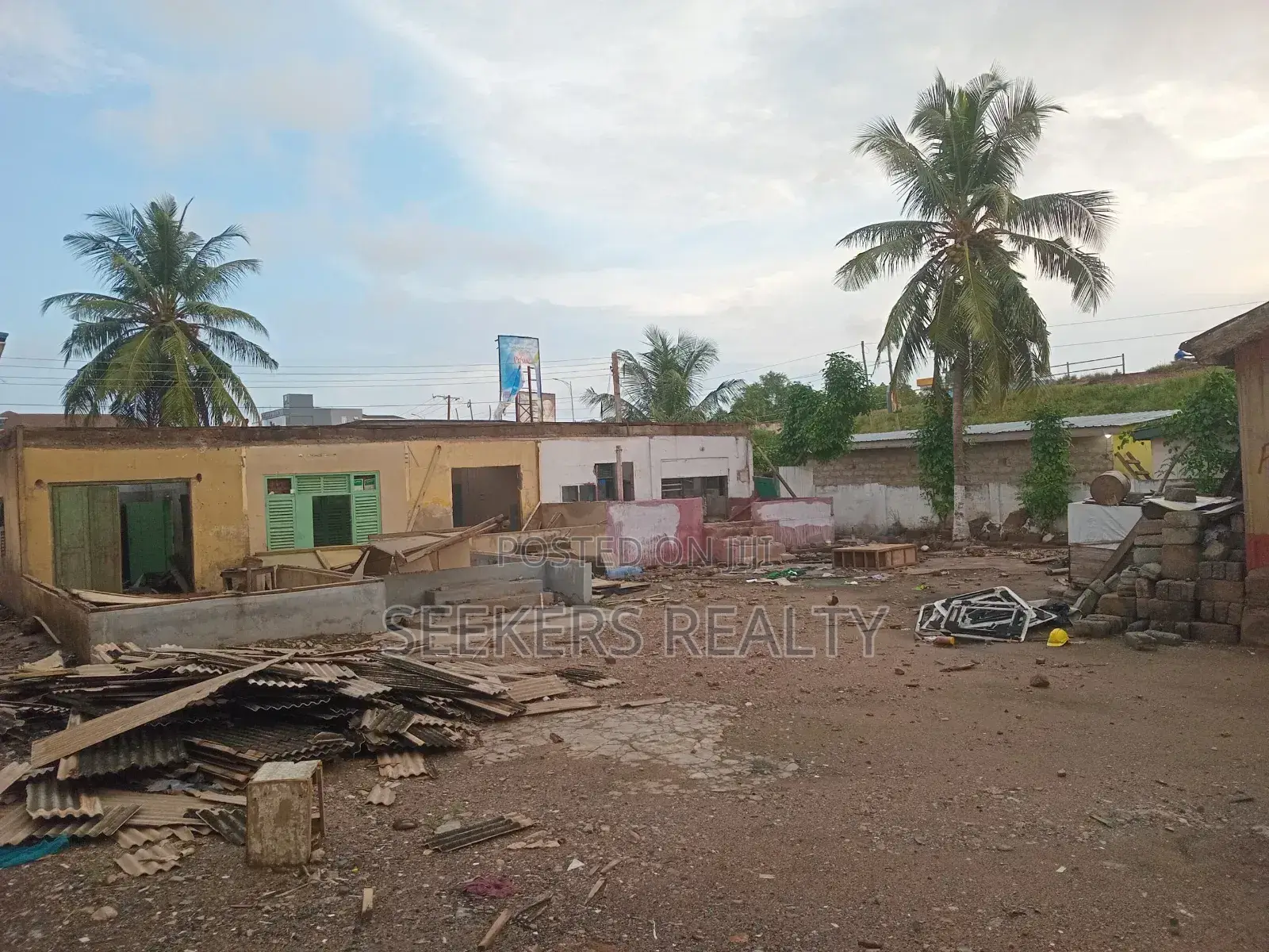 1 and Half Plot for Sale at Kwame Nkrumah Circle