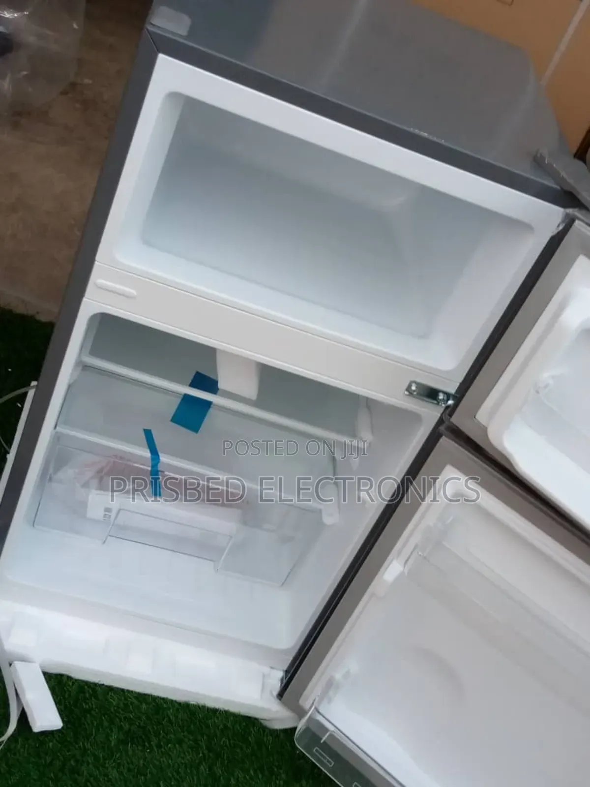 Roch Durable Table Top Double Door Fridge 85 Litres