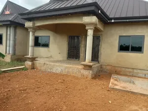 4bdrm House in Trede Mpatasie, Kumasi Metropolitan for sale