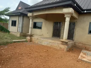 4bdrm House in Trede Mpatasie, Atwima Kwanwoma for sale