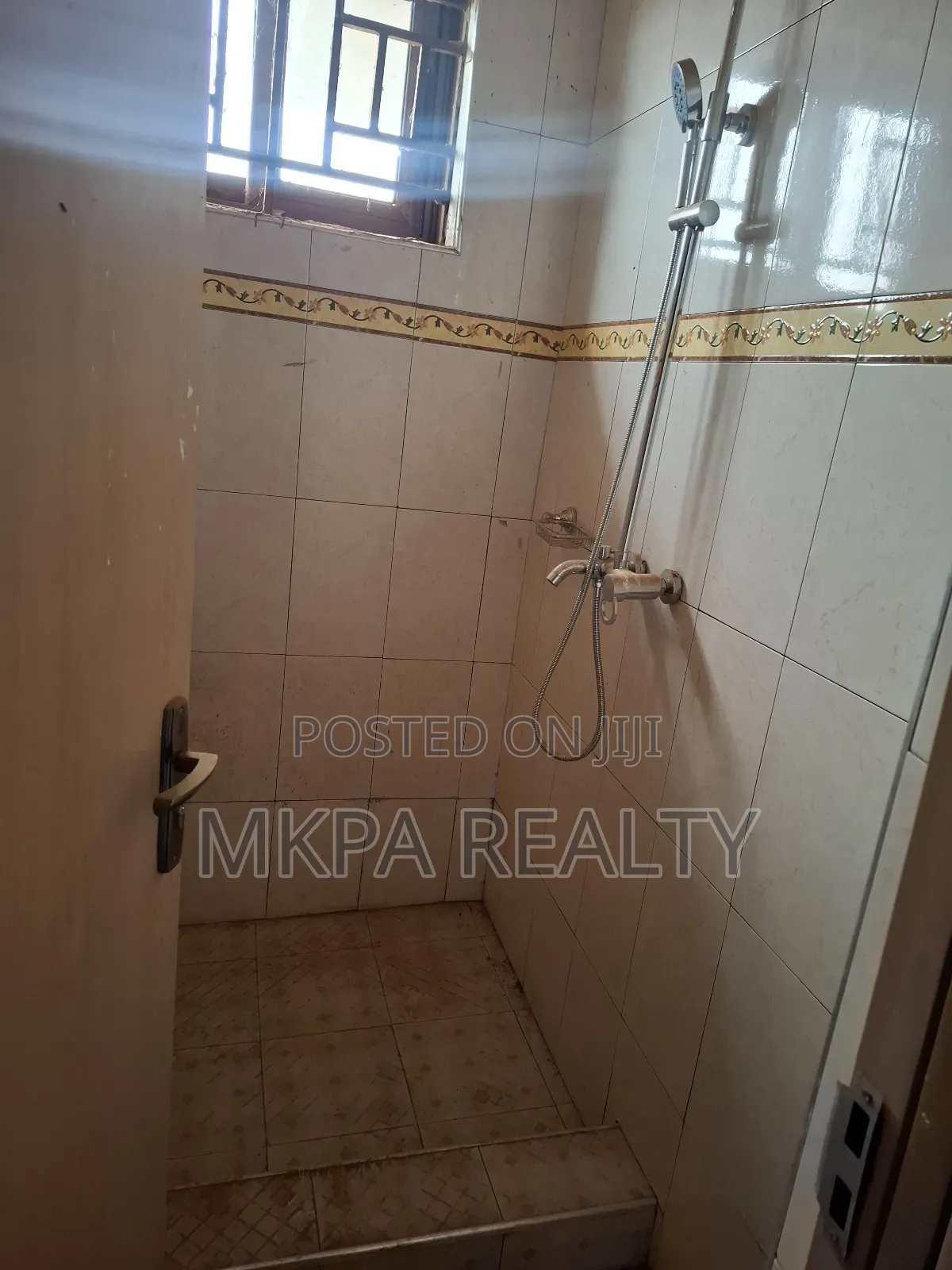 5bdrm House in Mkpa Realty, Tamale Municipal for sale