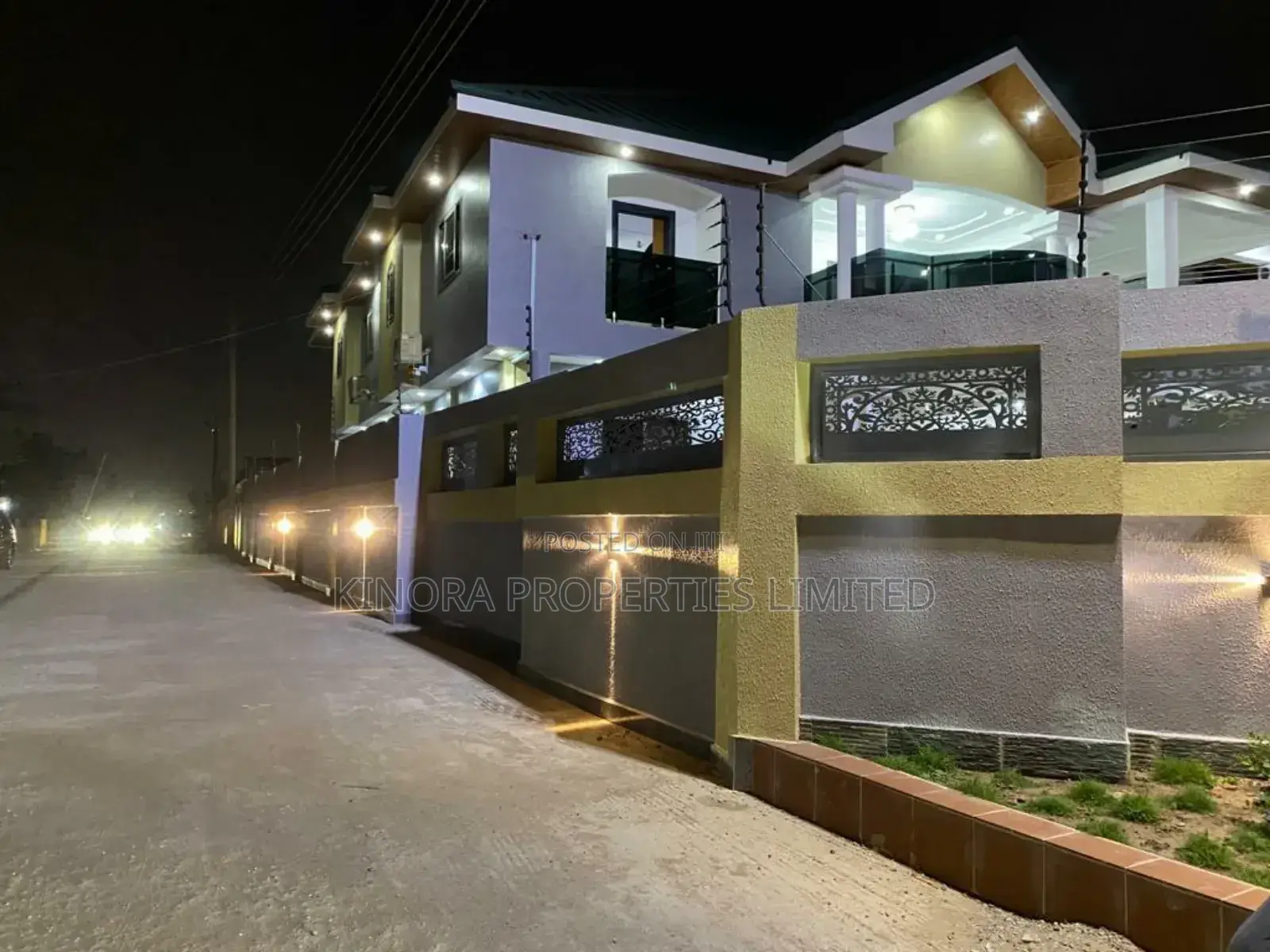 5bdrm House in Hatso Ecomog, Haatso for sale