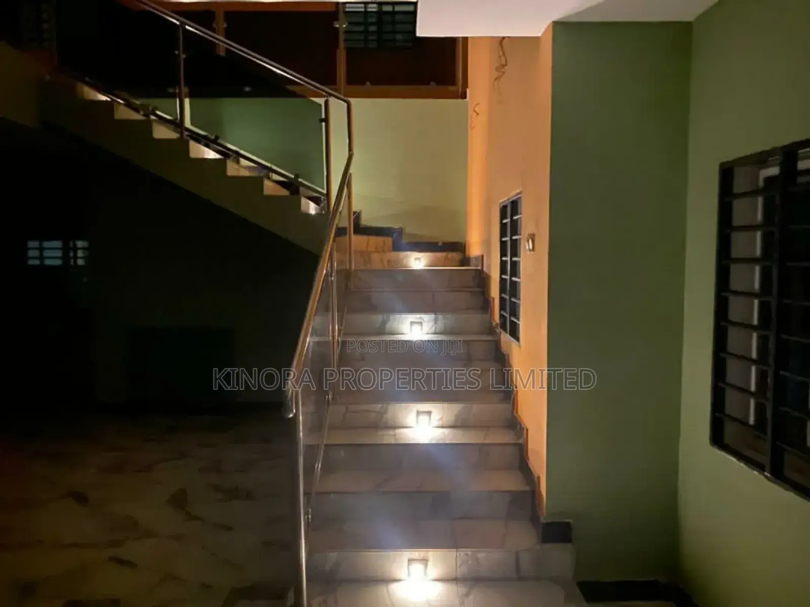 5bdrm House in Hatso Ecomog, Haatso for sale