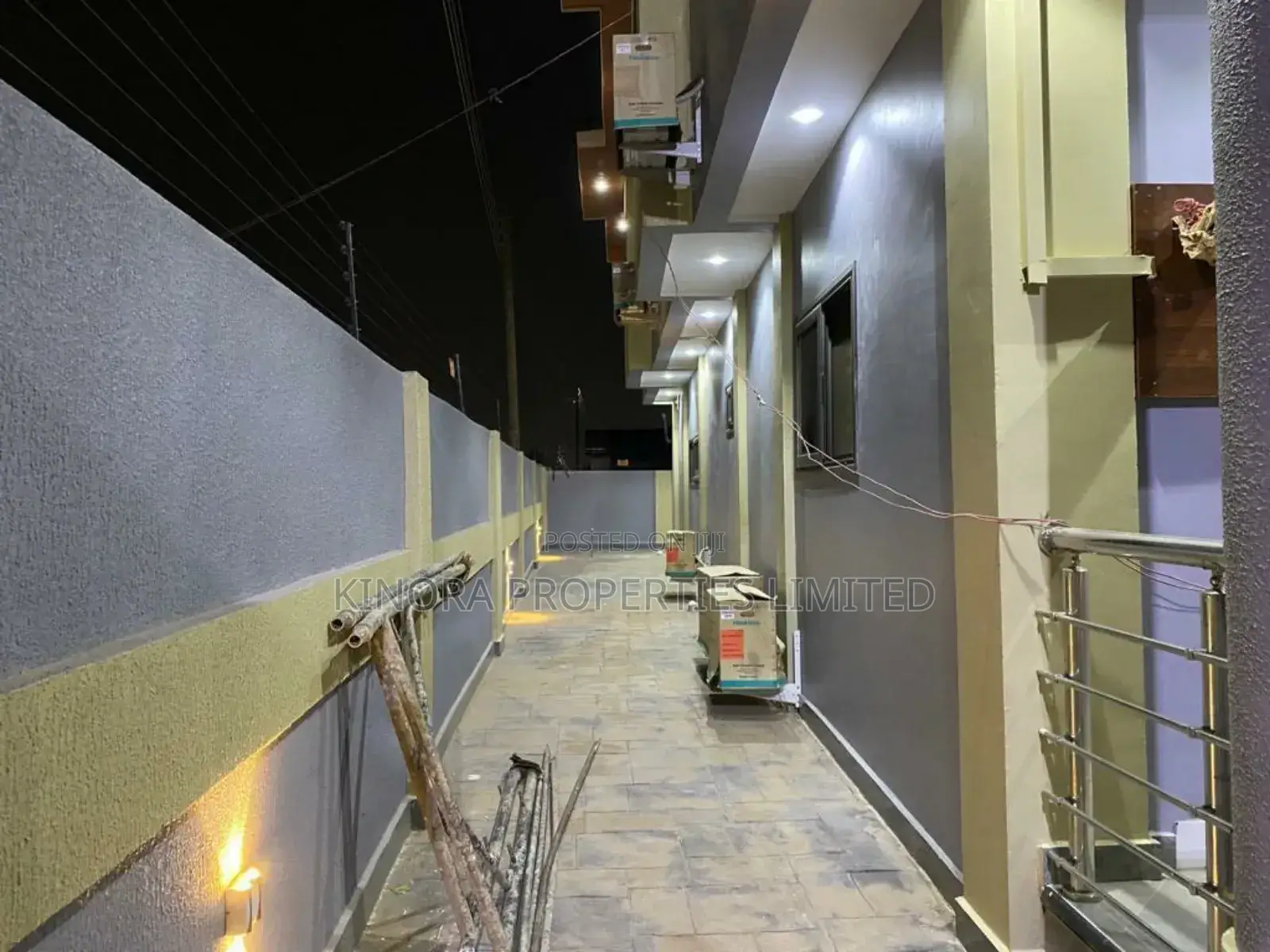 5bdrm House in Hatso Ecomog, Haatso for sale