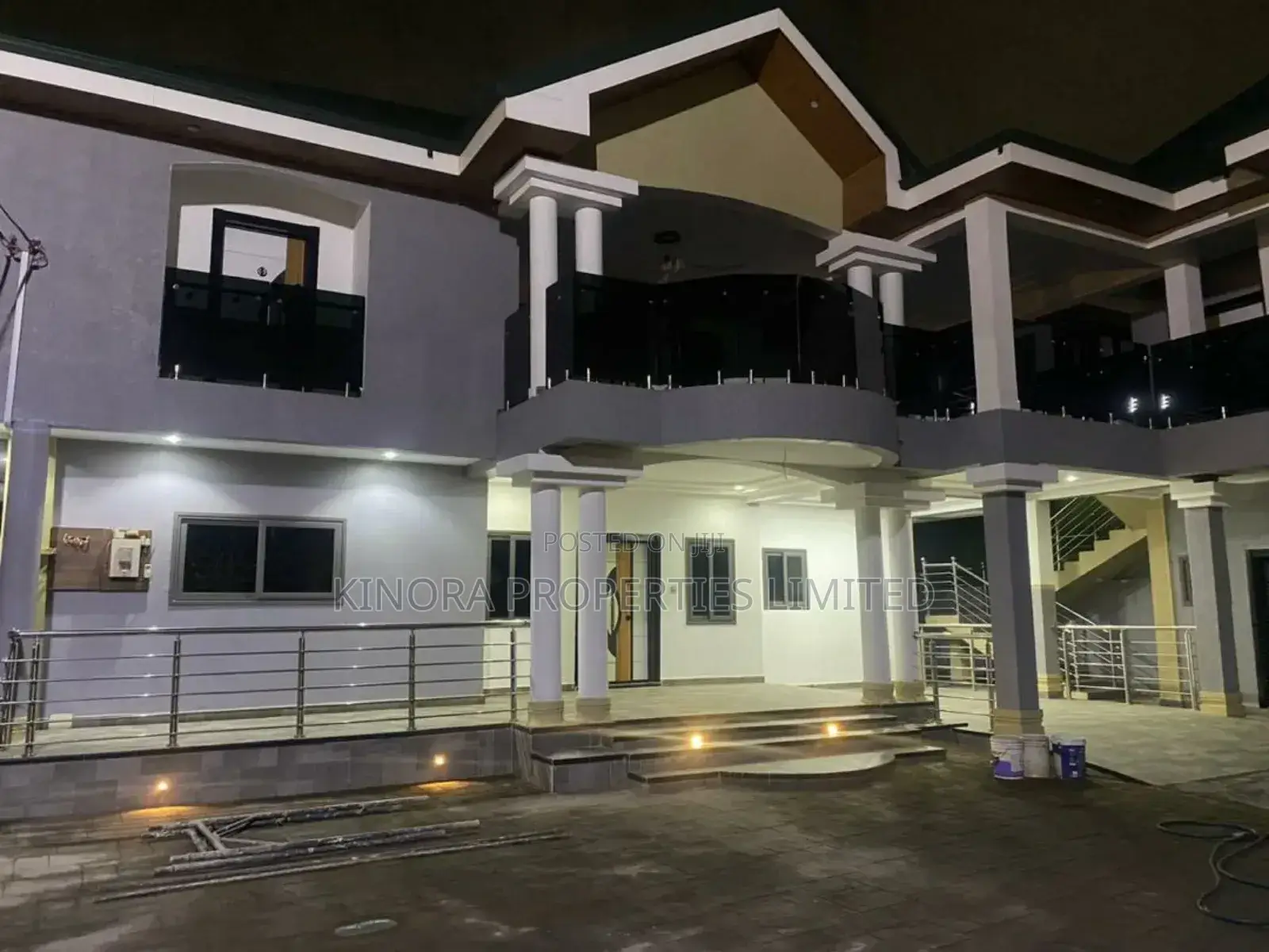 5bdrm House in Hatso Ecomog, Haatso for sale