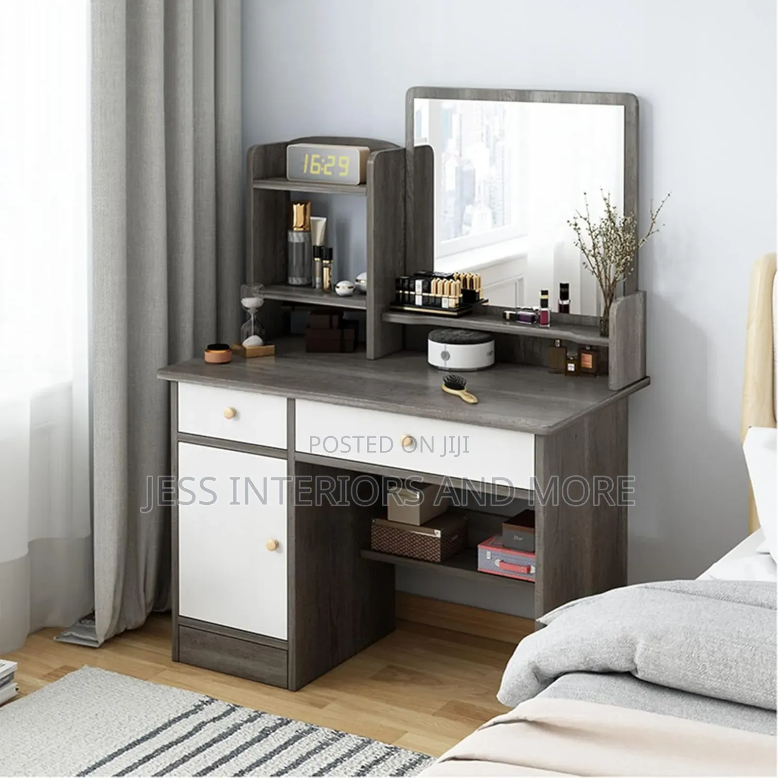 Dresser/Vanity Desk Set With Drawers