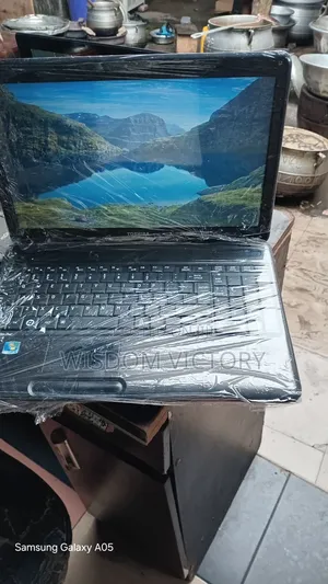 New Laptop Toshiba Satellite C850 4GB Intel Core i3 HDD 250GB