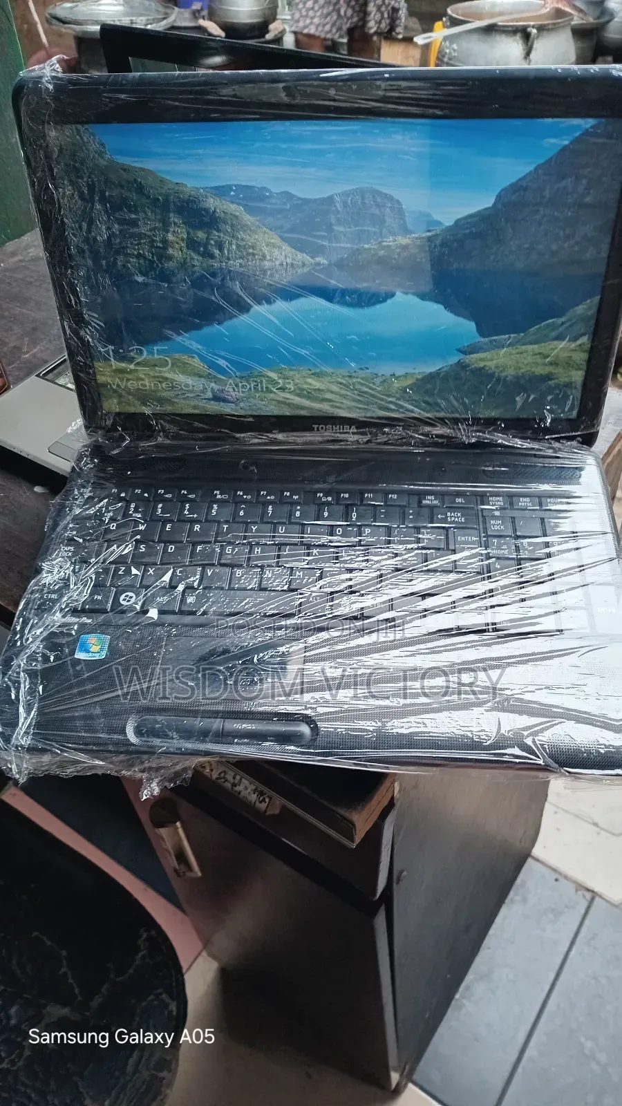New Laptop Toshiba Satellite C850 4GB Intel Core i3 HDD 250GB