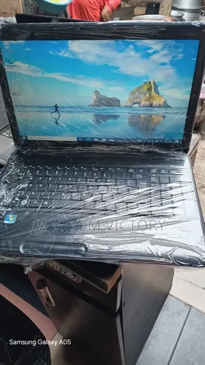 New Laptop Toshiba Satellite C850 4GB Intel Core i3 HDD 250GB