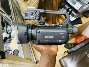 With 20x Hd Zoom Lens Canon Xa20 Camera