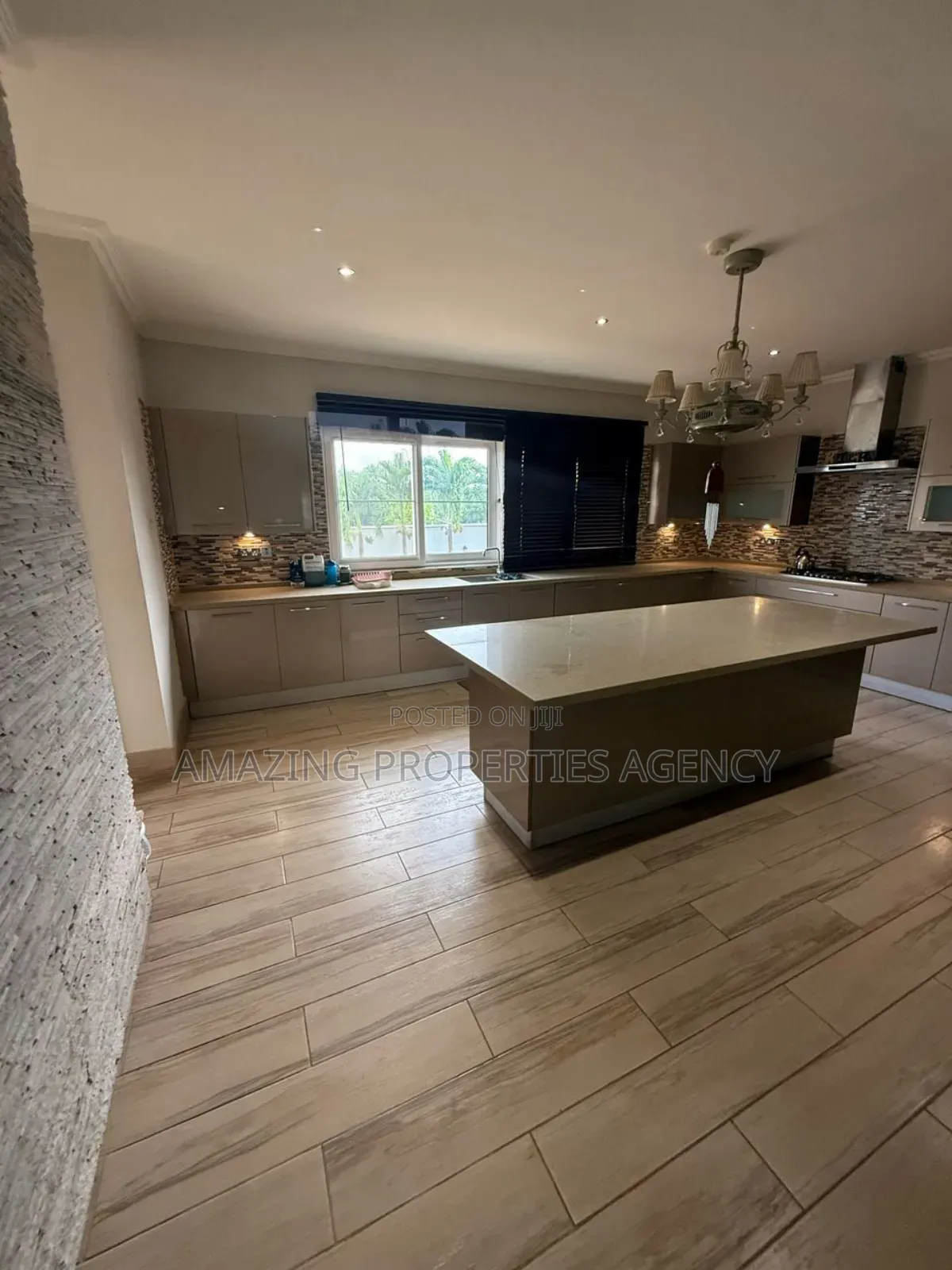 4bdrm House in Airport Residential Area for rent