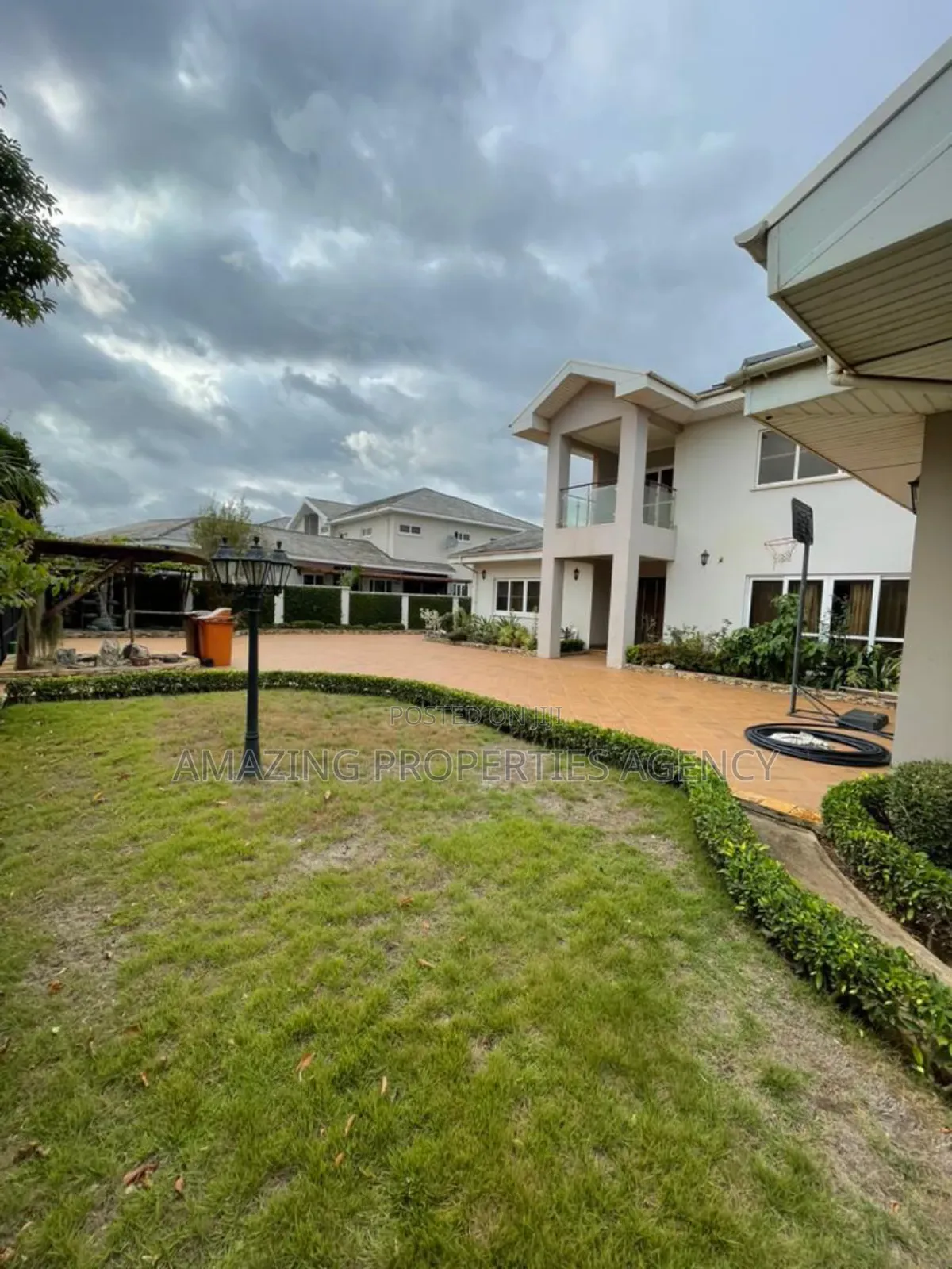 4bdrm House in Airport Residential Area for rent