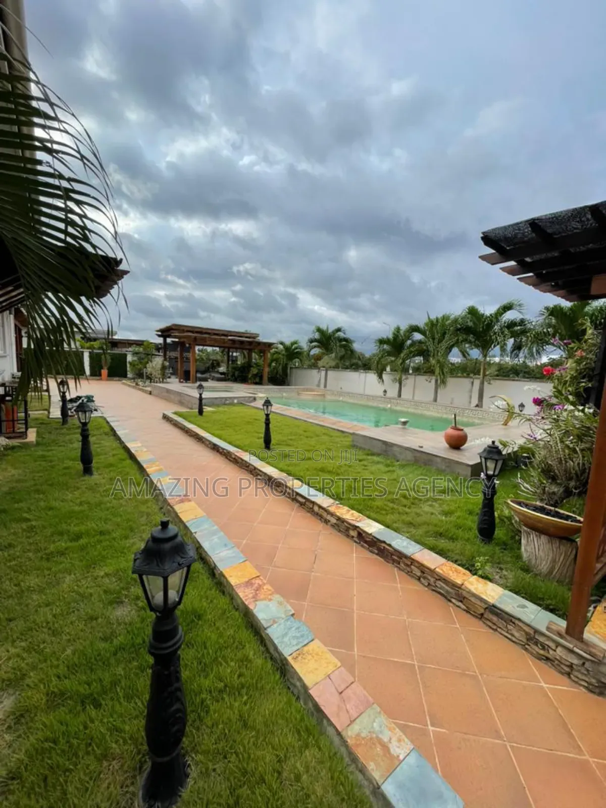 4bdrm House in Airport Residential Area for rent