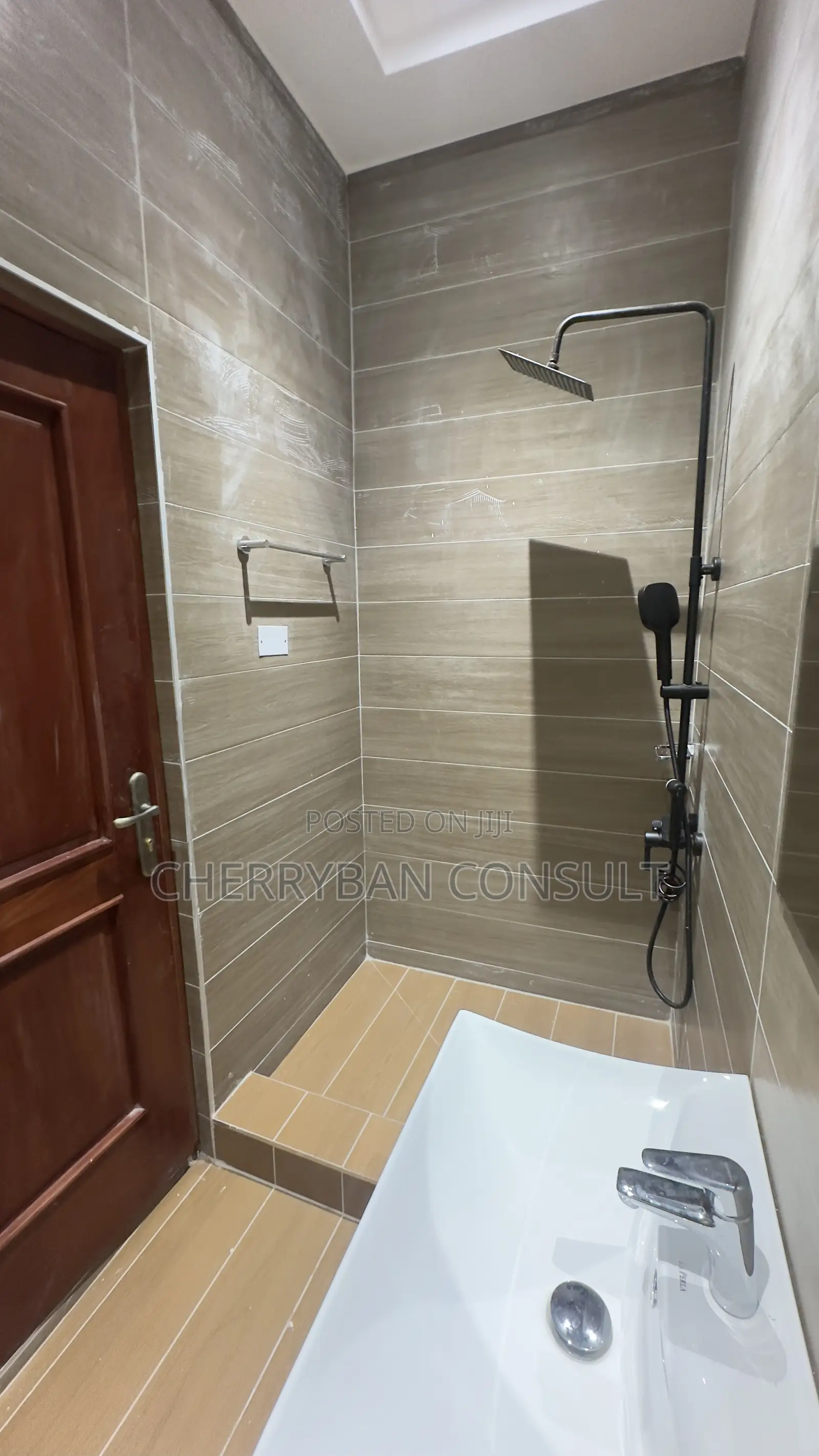 3bdrm Apartment in Cherryban Villa 1, New Market for rent