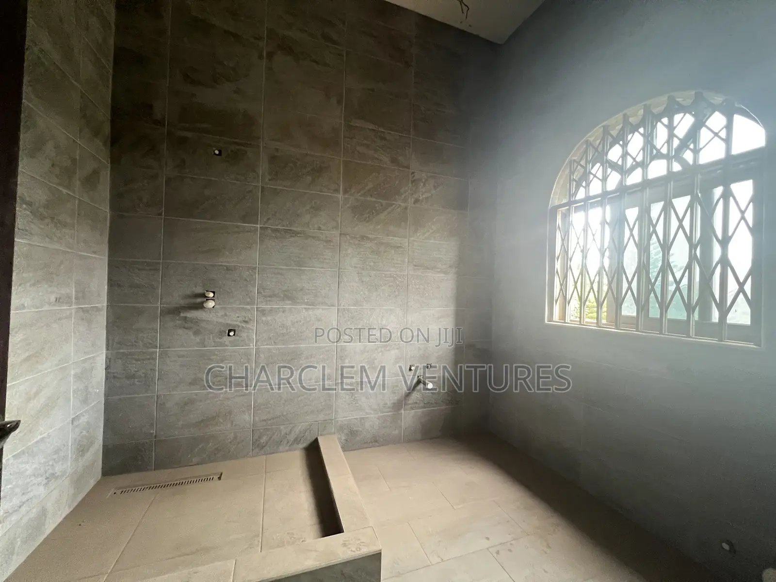 11bdrm House in Charclem Ventures Adjiriganor for sale