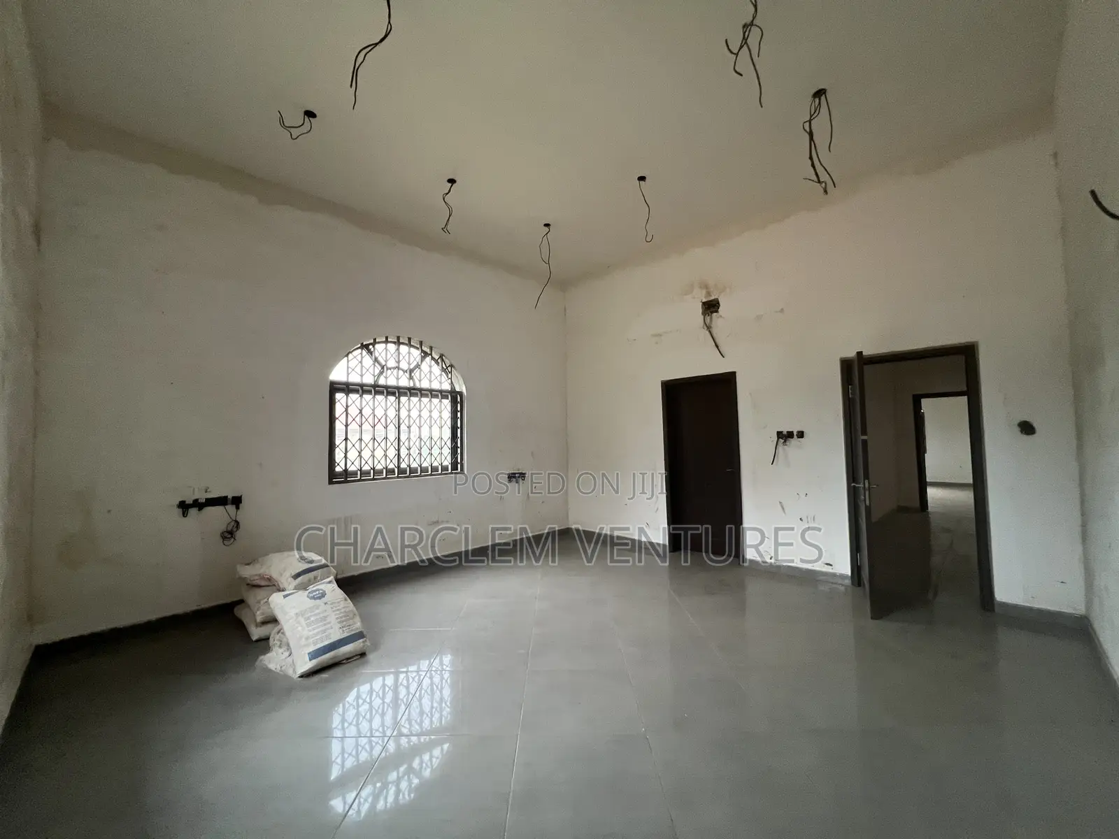 11bdrm House in Charclem Ventures Adjiriganor for sale