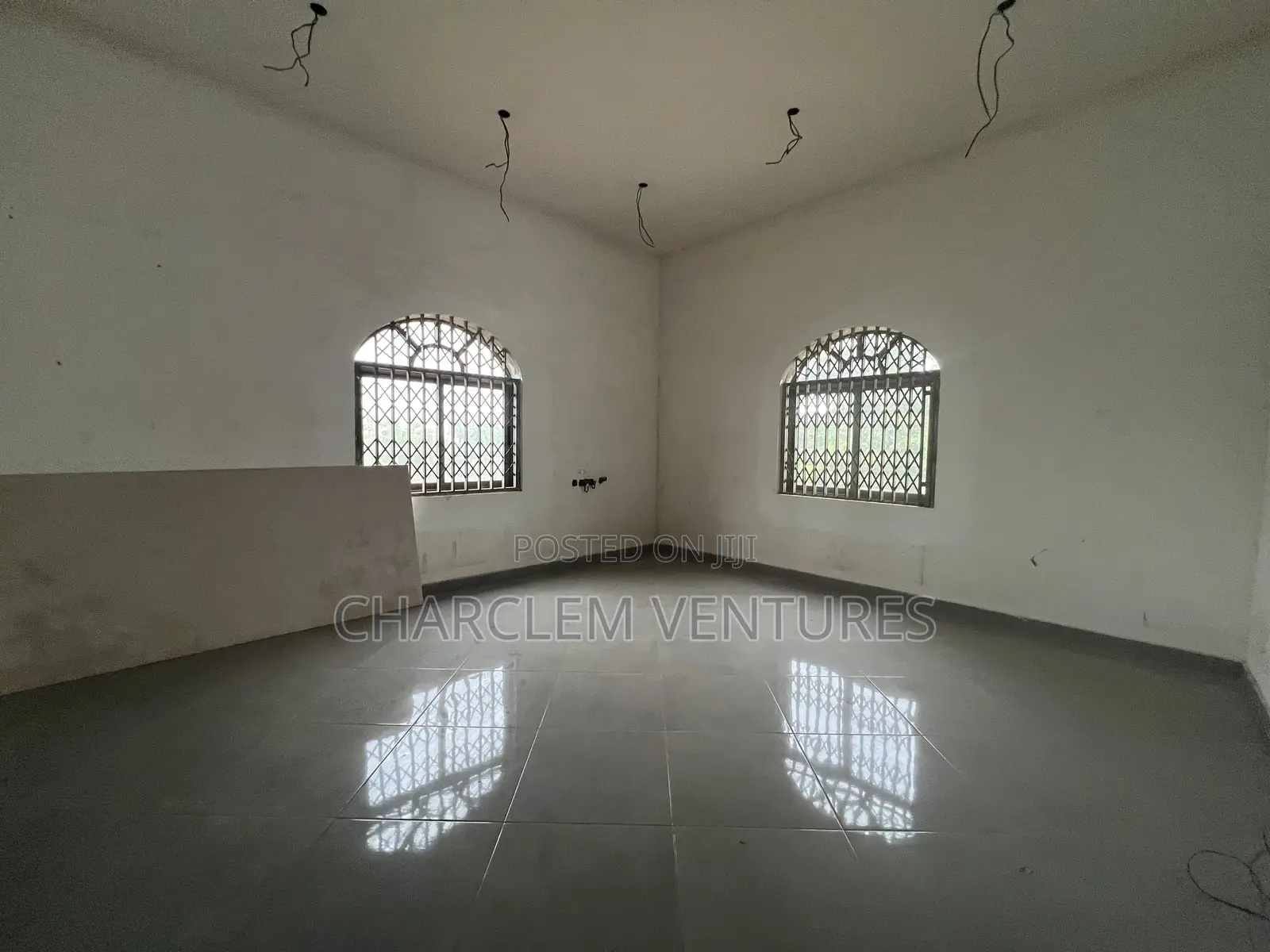 11bdrm House in Charclem Ventures Adjiriganor for sale