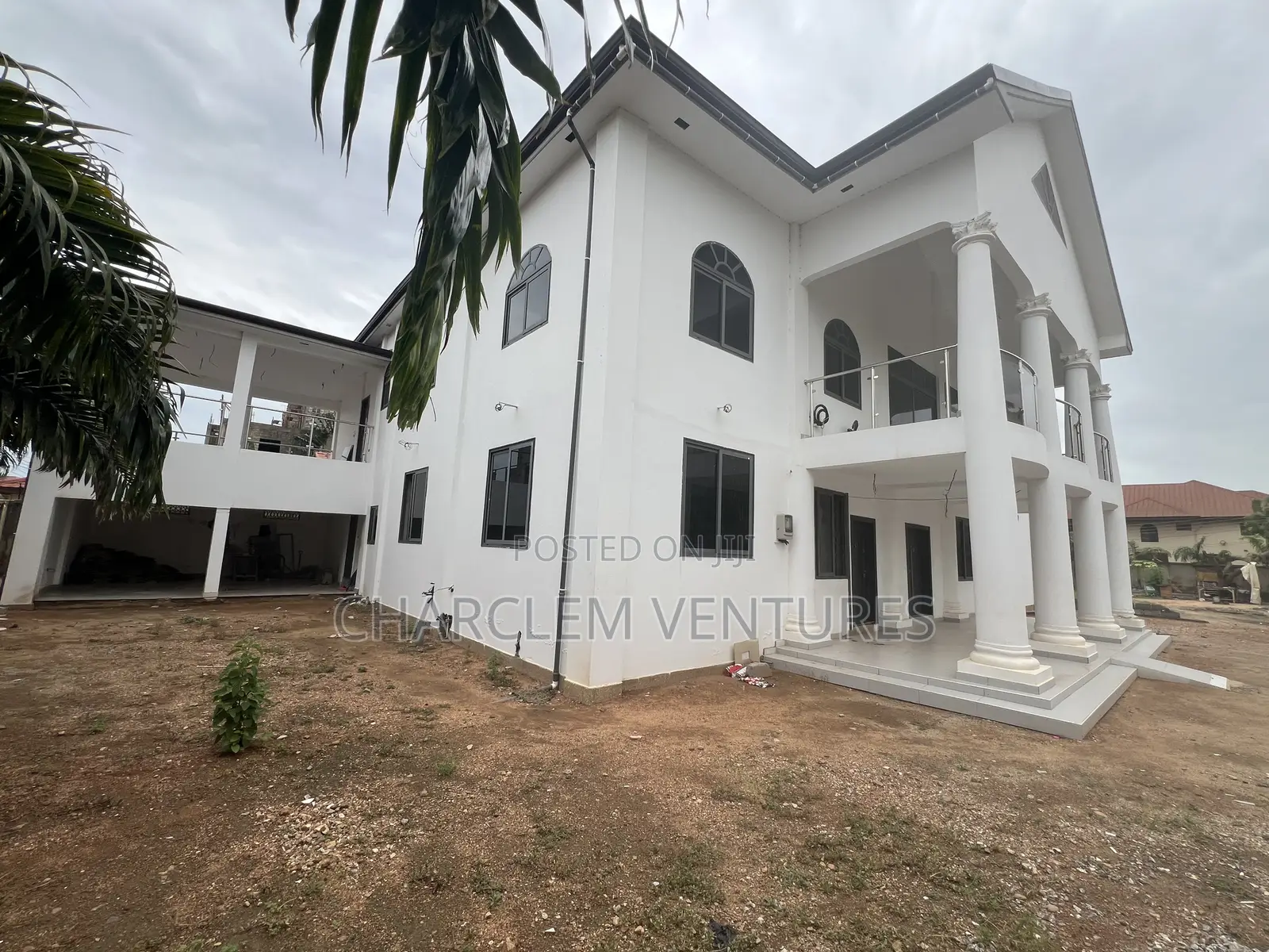 11bdrm House in Charclem Ventures Adjiriganor for sale