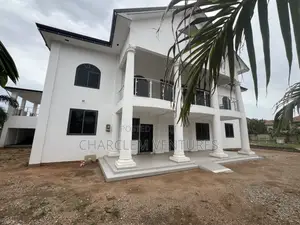 11bdrm House in Charclem Ventures Adjiriganor for sale