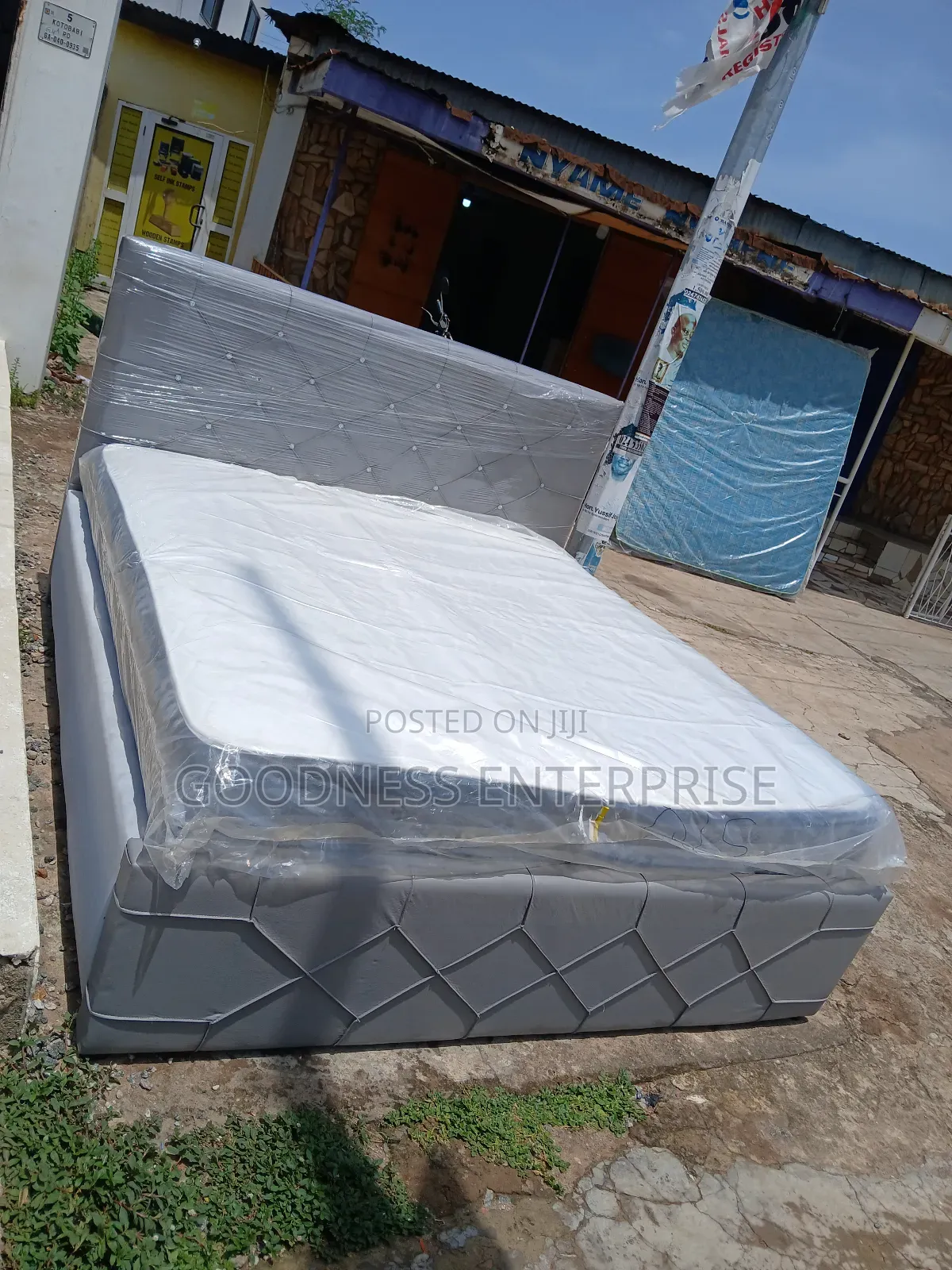 Queen Size Bed Frame With Mattress
