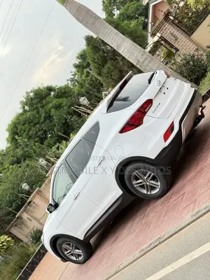 Hyundai Santa Fe SE AWD 2018 White
