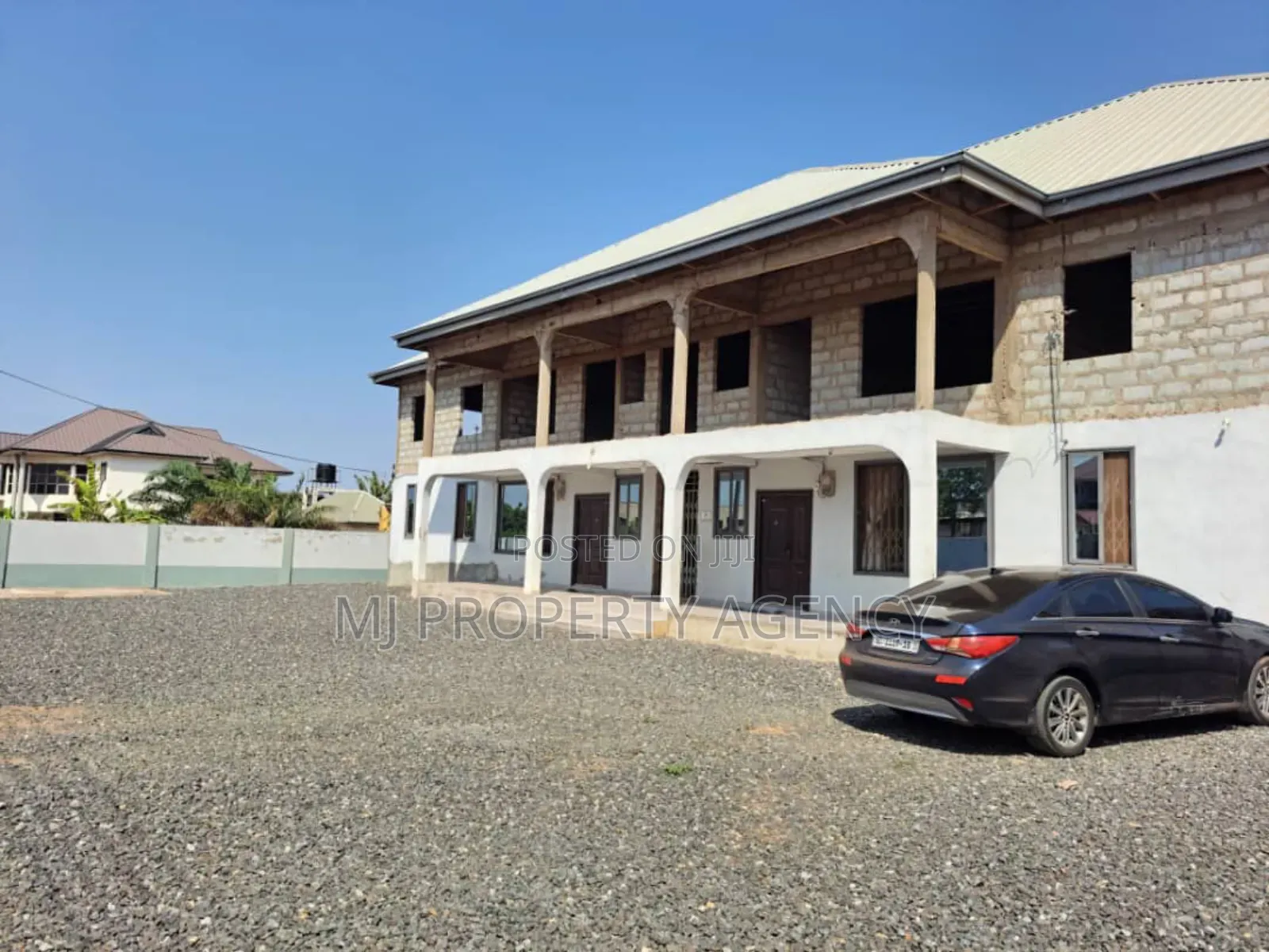 8bdrm Apartment in Dawhenya, Tema Metropolitan for sale