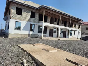 8bdrm Apartment in Dawhenya, Tema Metropolitan for sale