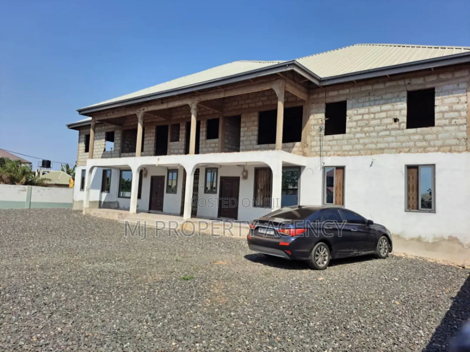 8bdrm Apartment in Dawhenya, Tema Metropolitan for sale