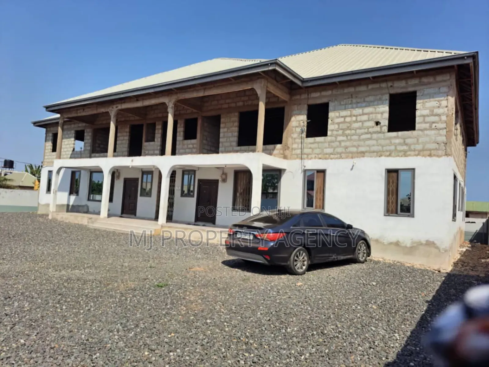 8bdrm Apartment in Dawhenya, Tema Metropolitan for sale