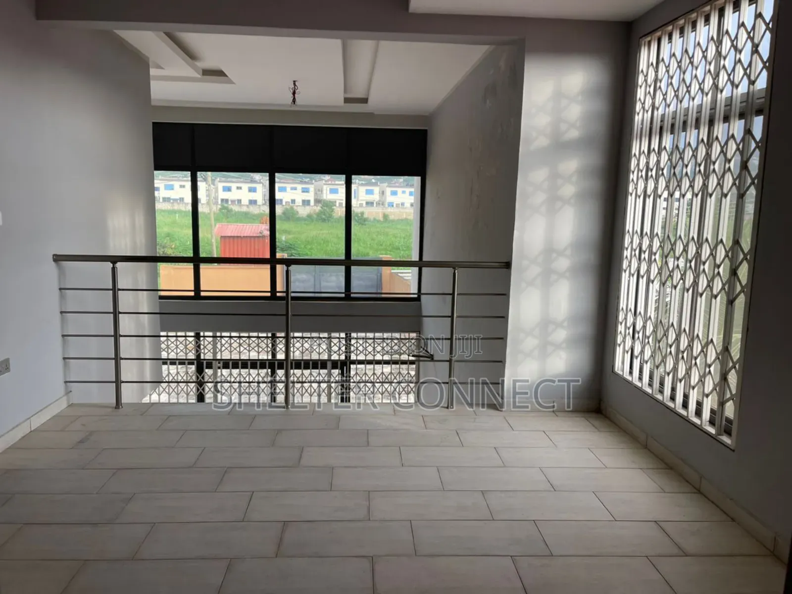 5bdrm Duplex in Oyarifa for sale