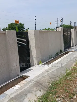 5bdrm Duplex in Oyarifa for sale