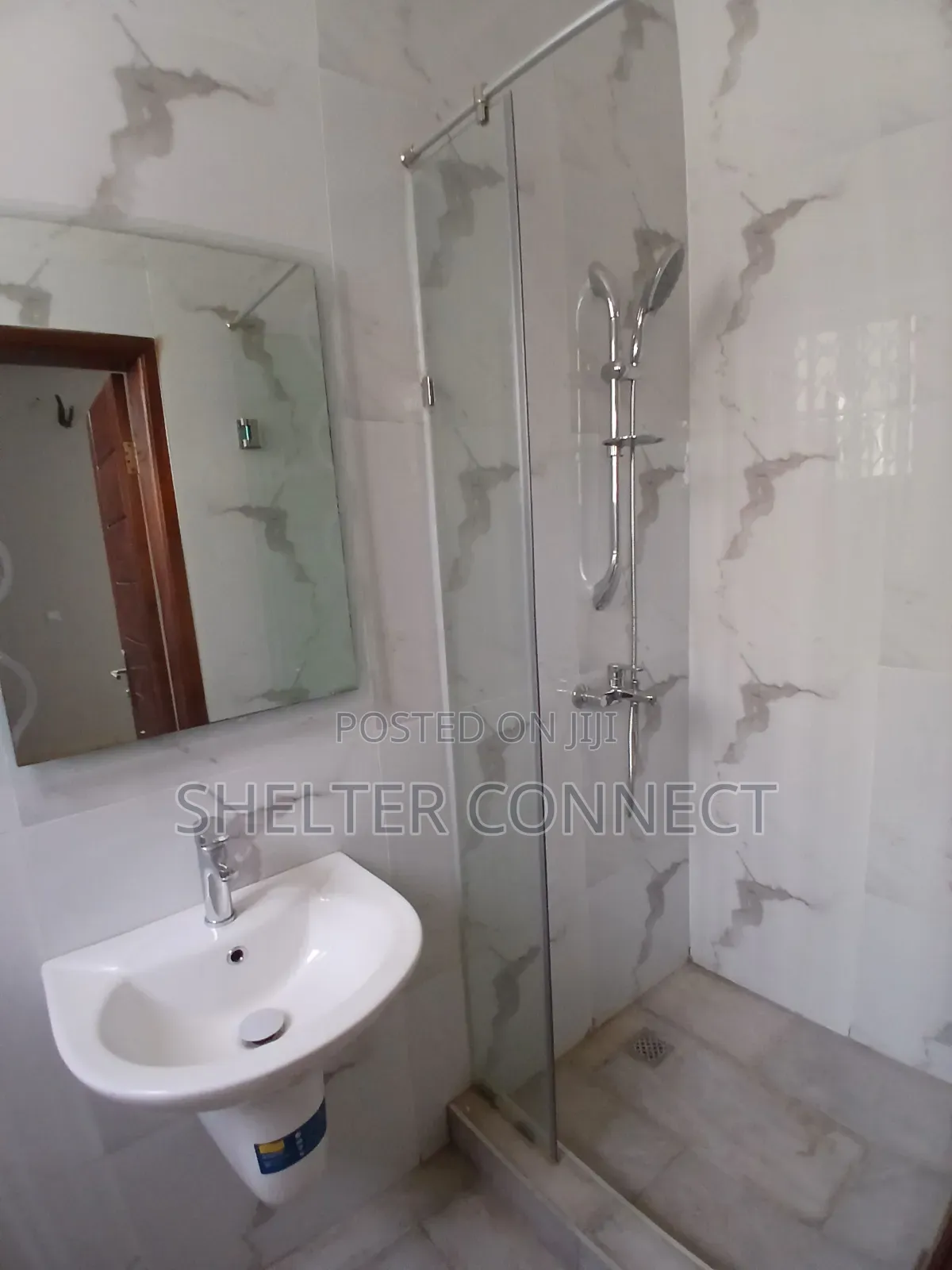 5bdrm Duplex in Oyarifa for sale