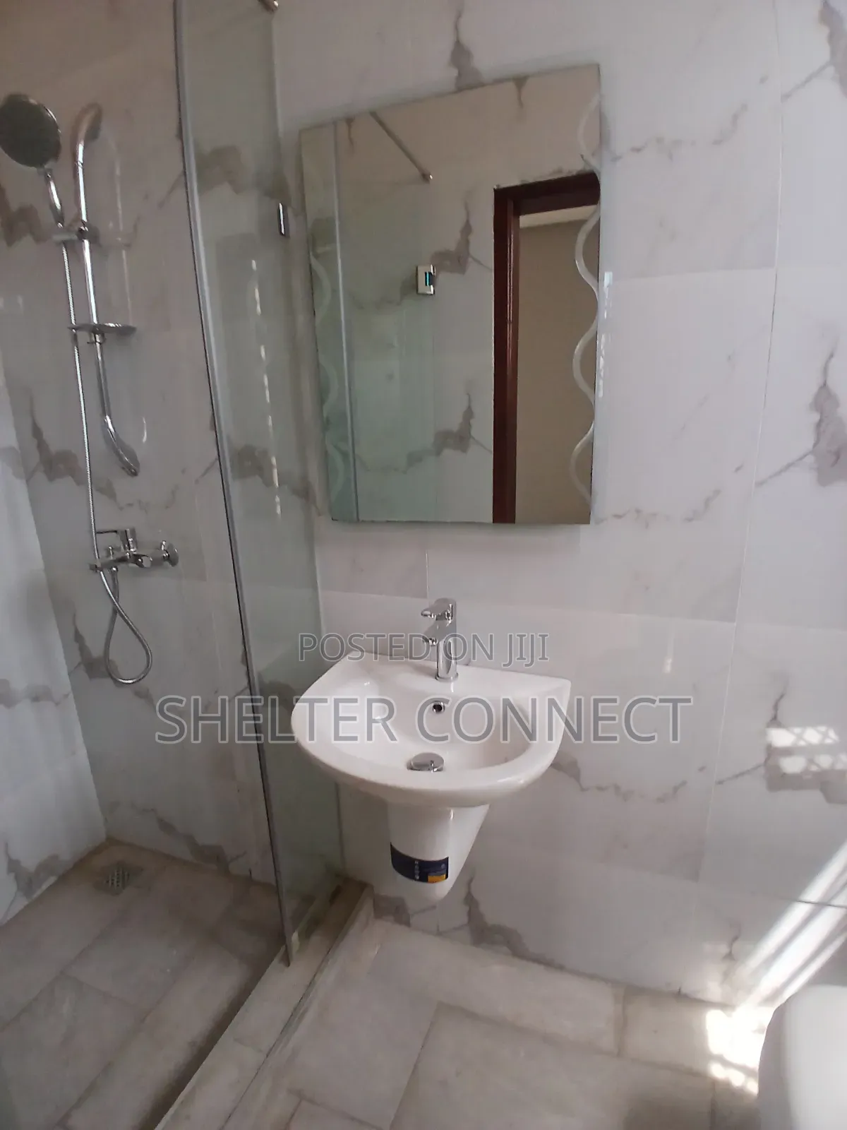 5bdrm Duplex in Oyarifa for sale