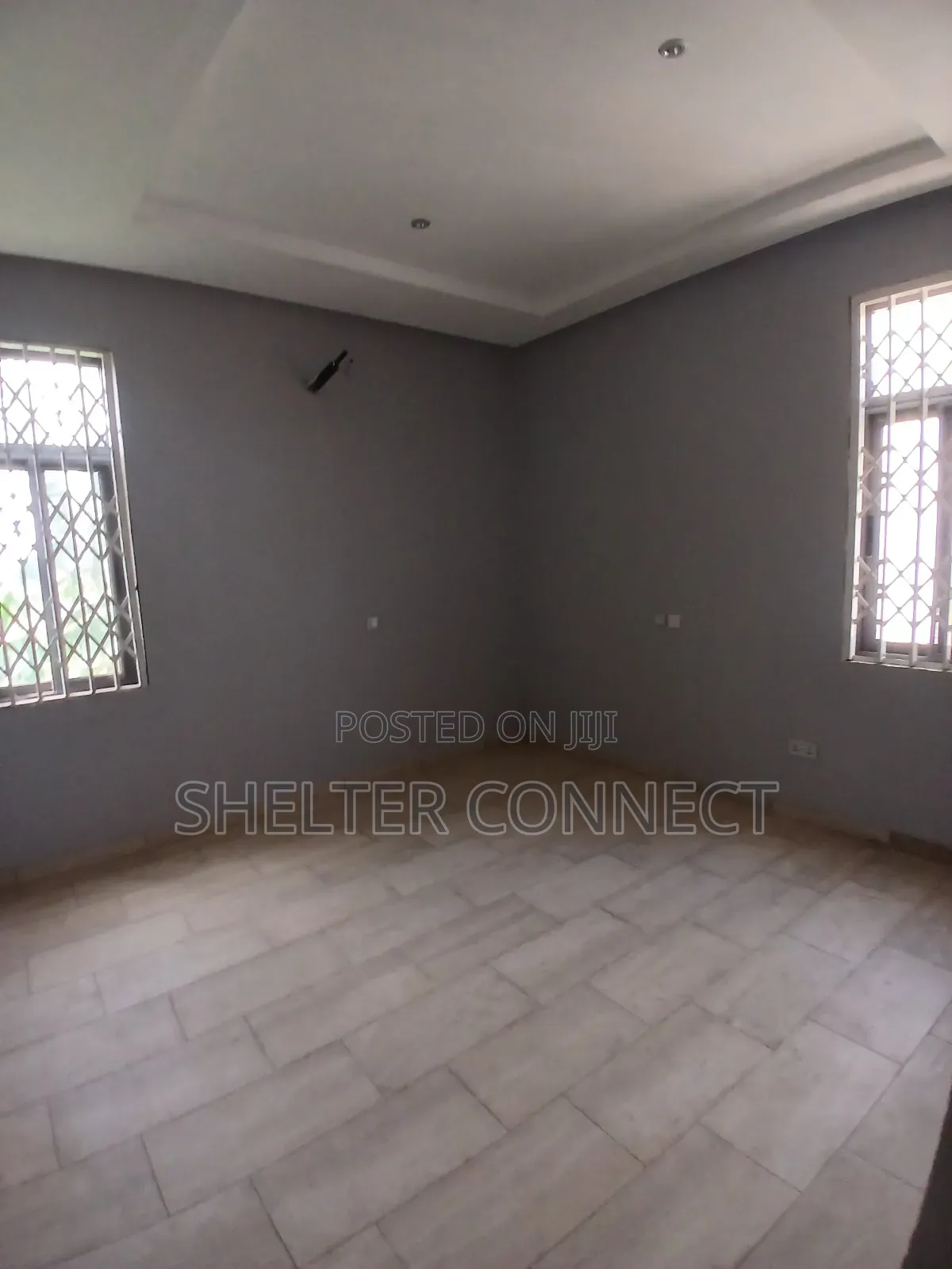 5bdrm Duplex in Oyarifa for sale