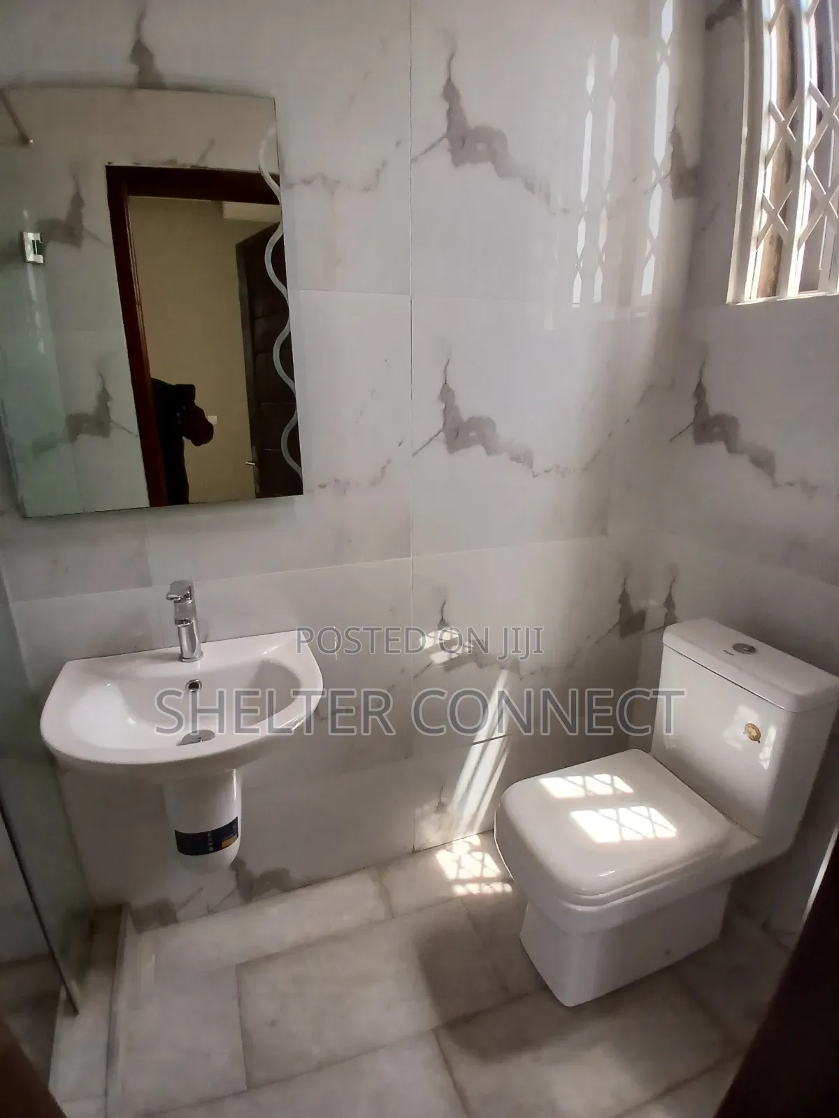 5bdrm Duplex in Oyarifa for sale