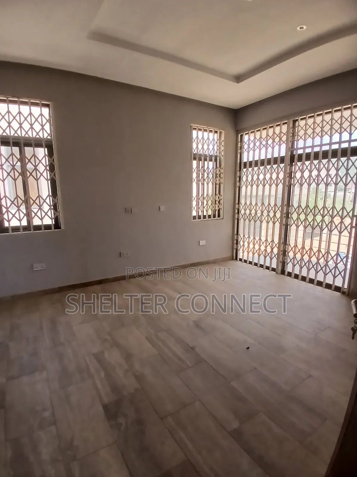 5bdrm Duplex in Oyarifa for sale