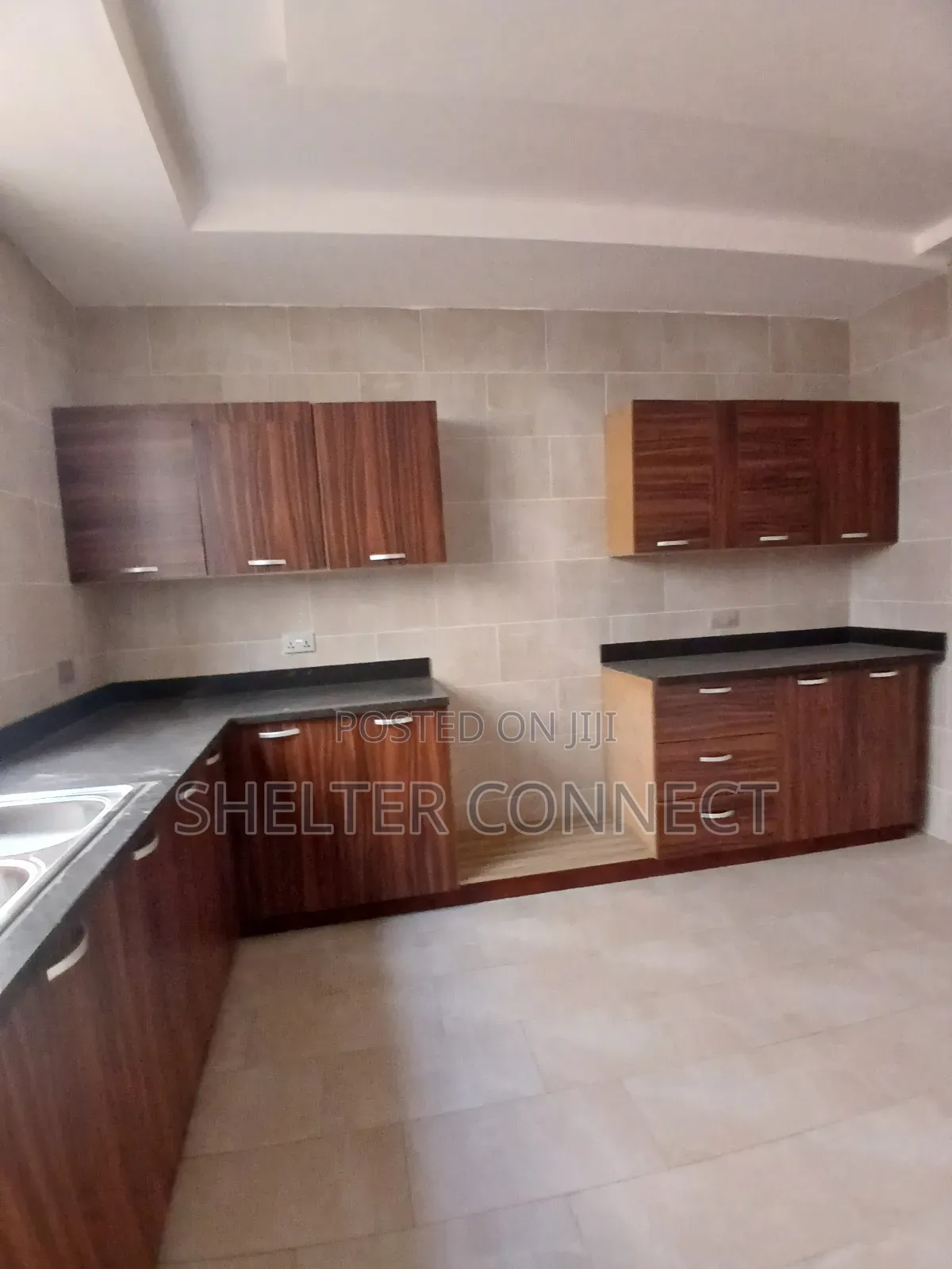 5bdrm Duplex in Oyarifa for sale
